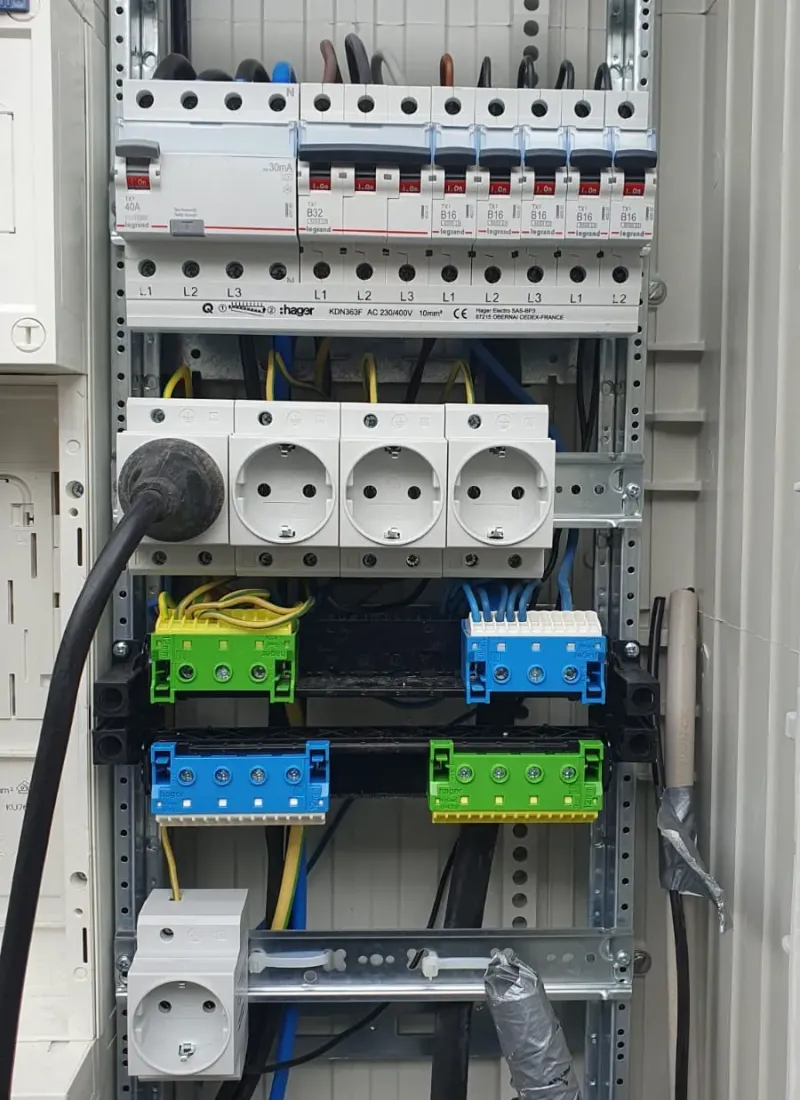 elektroinstallation-sicherungsautomaten-reihenklemmen-detail